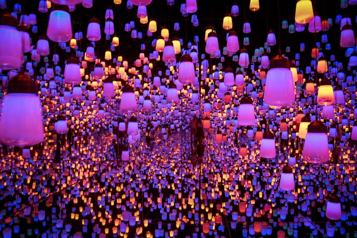 teamLab Borderless Tokyo Guide Resonating Lamps