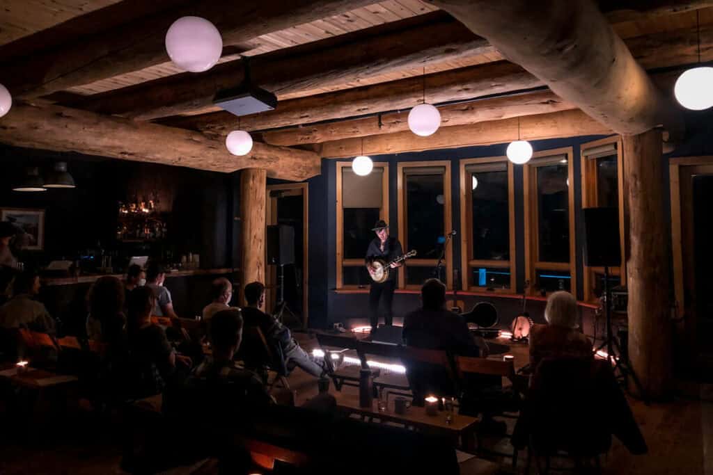 Fireside show at Suttle Lodge, Oregon