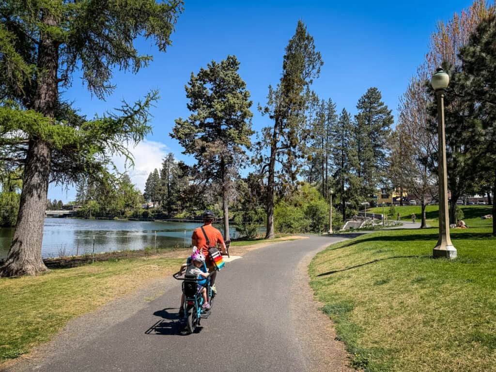 Lectric Xpedition2 riding through Drake Park Bend, OR
